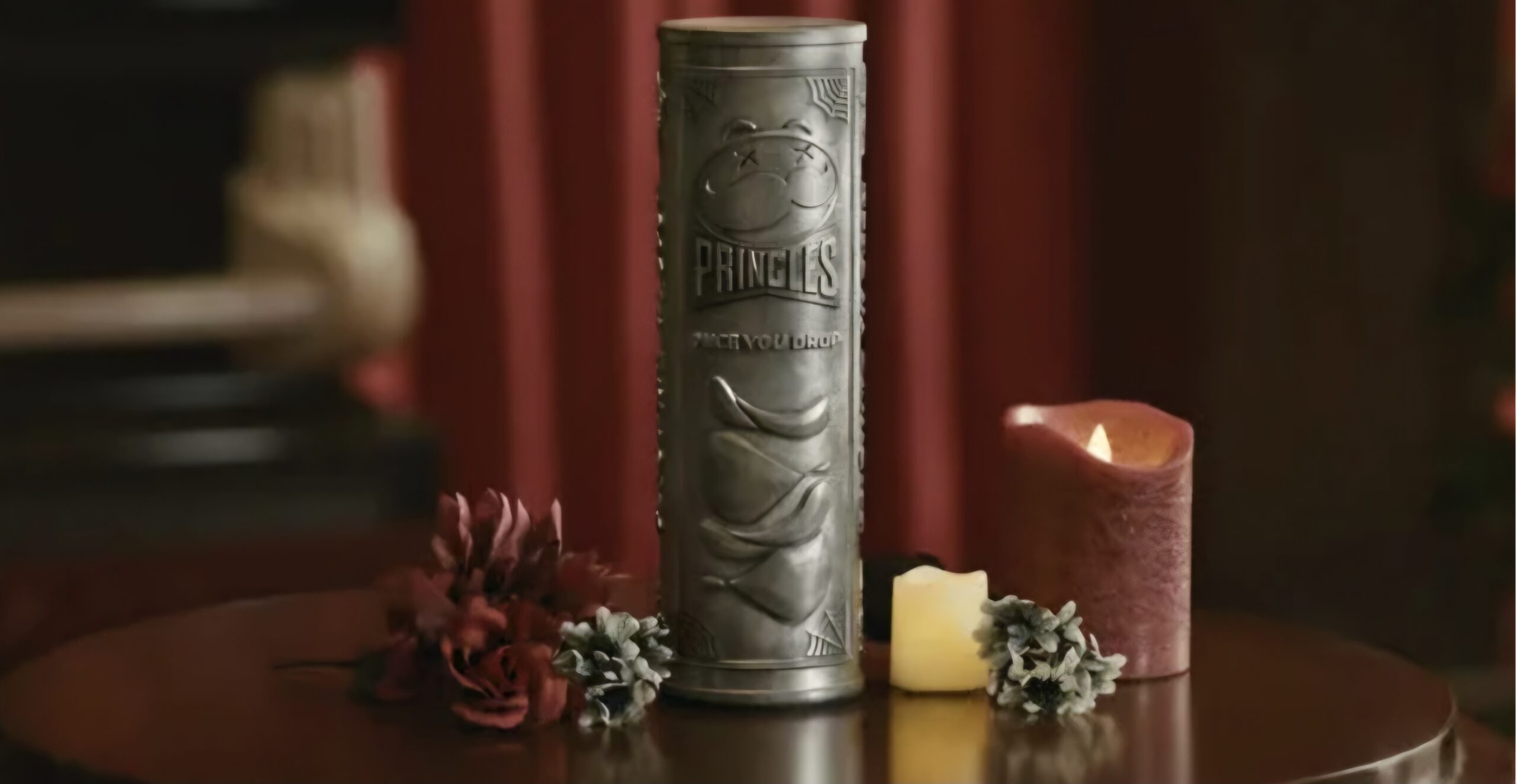 💀 Pringles lanza una urna funeraria con forma de su icónica lata para Halloween 🎃