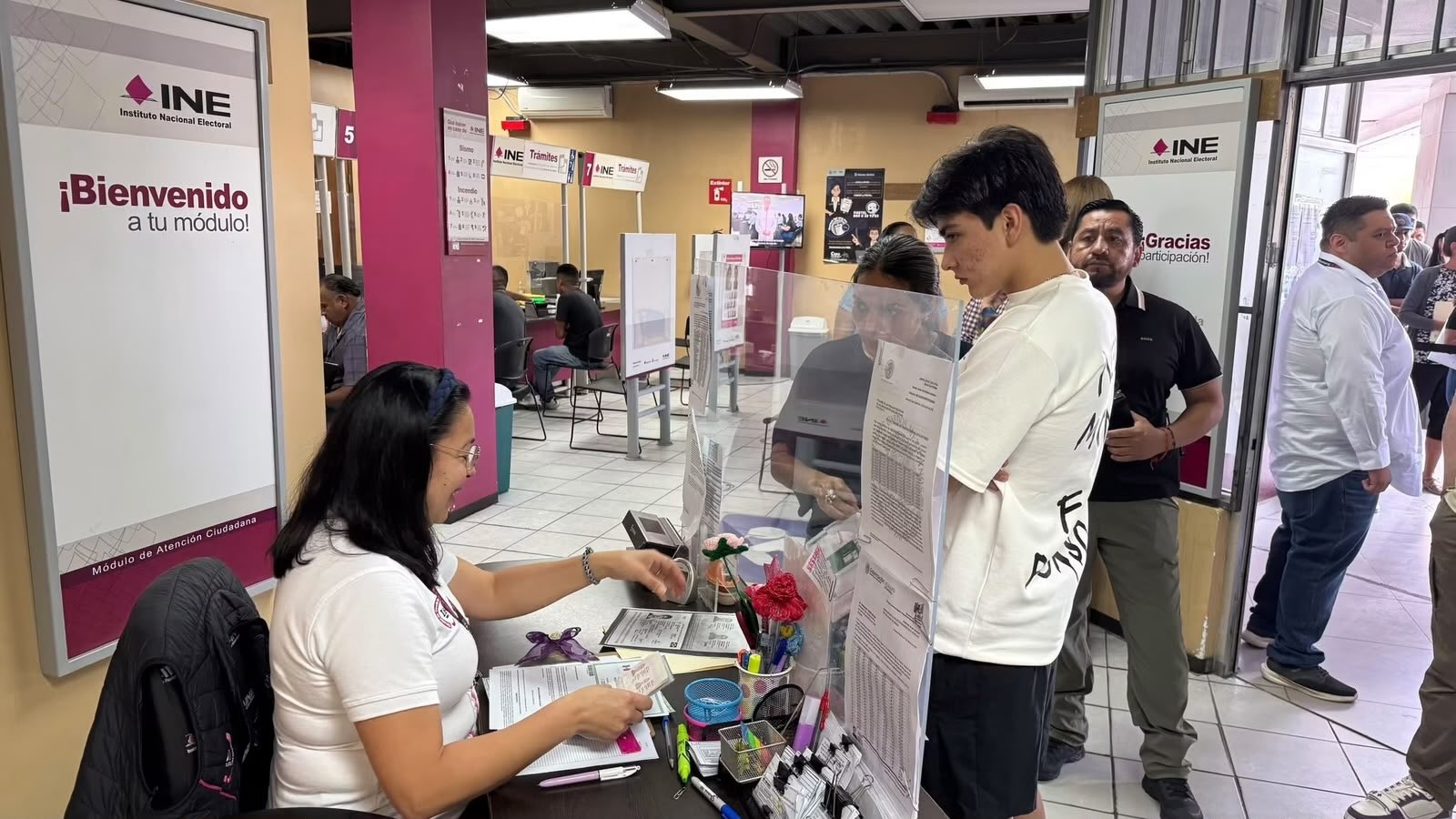 Gilberto “Morita” Mora acudió a un módulo del INE en Tijuana para tramitar su primera credencial oficial para votar