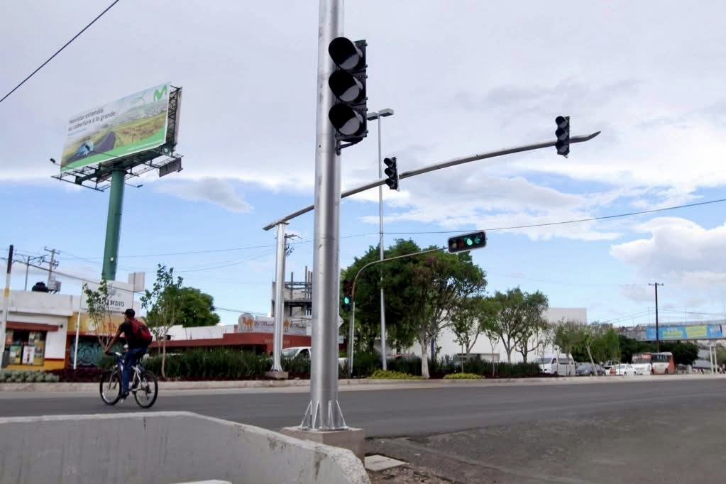 Fallas en el suministro eléctrico dejan sin semáforos a varios cruces de Querétaro