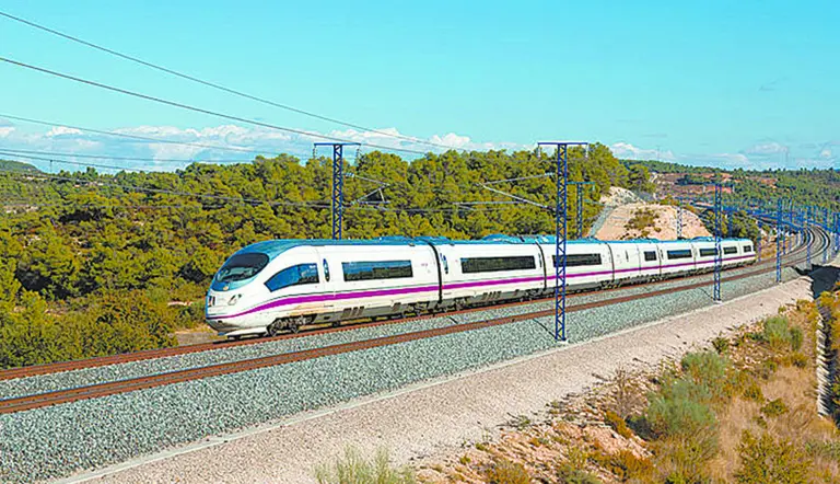 Atienden a vecinos de Álamos y Calesa ante inquietudes por el tren México-Querétaro